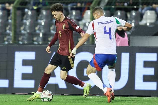 Belgium s Maxim De Cuyper and Italian Alessandro Buongiorno fight for the ball during a soccer game between Belgian national soccer team Red Devils and Italy, match 5 (out of 6) in the League A Group 2 of the UEFA Nations League 2025 competition, Thursday 14 November 2024 in Brussels. BELGA PHOTO BRUNO FAHY BELGA PHOTO Bruno Fahy LaPresse BELGIUM OUT  Copyright: xBELGA LaPresse x