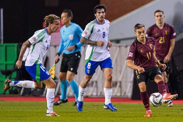 2024-11-14 Belgium v Italy - UEFA Nations League 2024 25 League A Group A2 BRUSSELS, BELGIUM - NOVEMBER 14: Leandro Trossard of Belgium makes a pass during the UEFA Nations League 2024 25 League A Group A2 match between Belgium and Italy at King Baudouin Stadium on November 14, 2024 in Brussels, Belgium. (Photo by Joris Verwijst BSR Agency) Brussels Belgium Content not available for redistribution in The Netherlands directly or indirectly through any third parties. Copyright: xBSRxAgencyx