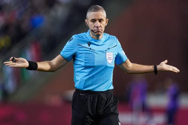 2024-11-14 Belgium v Italy - UEFA Nations League 2024 25 League A Group A2 BRUSSELS, BELGIUM - NOVEMBER 14: referee Radu Petrescu does not know what to do during the UEFA Nations League 2024 25 League A Group A2 match between Belgium and Italy at King Baudouin Stadium on November 14, 2024 in Brussels, Belgium. (Photo by Joris Verwijst BSR Agency) Brussels Belgium Content not available for redistribution in The Netherlands directly or indirectly through any third parties. Copyright: xBSRxAgencyx