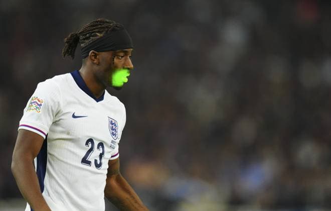 A laser pen on the face of Noni Madueke of England Greece v England, UEFA Nations League, League B, Group 2, Football, Olympic Stadium, Athens, Greece - 14 Nov 2024 EDITORIAL USE ONLY No use with unauthorised audio, video, data, fixture lists, club league logos or live services. Online in-match use limited to 120 images, no video emulation. No use in betting, games or single club league player publications. Copyright: xJavierxGarcia Shutterstockx 14902321ao