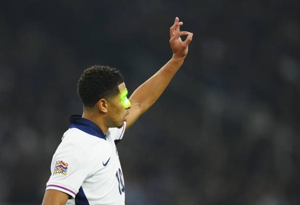 A laser pen on the face of Jude Bellingham of England Greece v England, UEFA Nations League, League B, Group 2, Football, Olympic Stadium, Athens, Greece - 14 Nov 2024 EDITORIAL USE ONLY No use with unauthorised audio, video, data, fixture lists, club league logos or live services. Online in-match use limited to 120 images, no video emulation. No use in betting, games or single club league player publications. Copyright: xJavierxGarcia Shutterstockx 14902321an