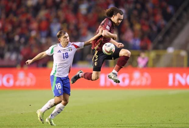 - Belgium v Italy, UEFA Nations League, League A, Group A2, King Baudouin Stadium, Brussels, BELGIUM - 14th November 2024. Daniel Weir Crystal Pix Arthur Theate of Belgium & Eintracht Frankfurt battles Nicolo Barella of Italy & Inter Milan. - Belgium v Italy, UEFA Nations League, League A, Group A2, King Baudouin Stadium, Brussels, BELGIUM - 14th November 2024. Daniel Weir Crystal Pix Brussels King Baudouin Stadium BELGIUM Copyright: xDanxWeirx CP_Belgium_Italy_01