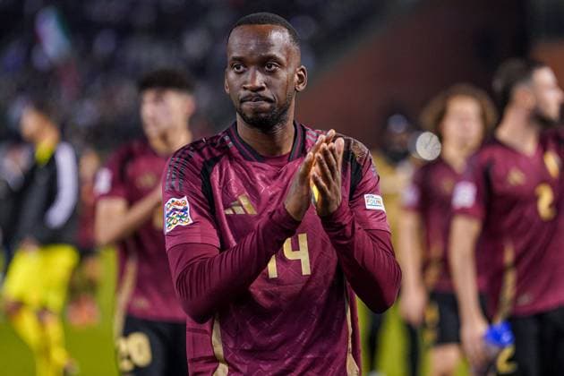 2024-11-14 Belgium v Italy - UEFA Nations League 2024 25 League A Group A2 BRUSSELS, BELGIUM - NOVEMBER 14: Dodi Lukebakio of Belgium thanks the fans during the UEFA Nations League 2024 25 League A Group A2 match between Belgium and Italy at King Baudouin Stadium on November 14, 2024 in Brussels, Belgium. (Photo by Joris Verwijst BSR Agency) Brussels Belgium Content not available for redistribution in The Netherlands directly or indirectly through any third parties. Copyright: xBSRxAgencyx