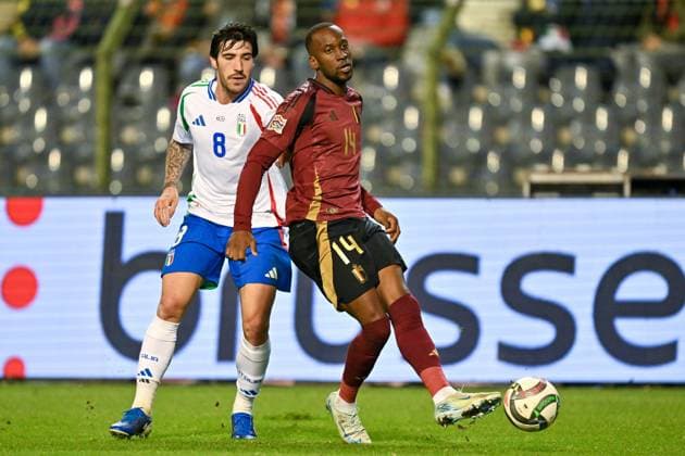 241114 UEFA NATIONS LEAGUE A2 - D5 BELGIUM VS ITALY Sandro Tonali (8) of Italy and Dodi Lukebakio (14) of Belgium pictured in a duel during a soccer game between the national teams of Belgium, called the Red Devils and Italy, called Azzurri in the fifth game in group A2 in the UEFA Nations League , on Thursday 14 November 2024 in Brussels , Belgium . photo isosport David Catry BRUSSELS BELGIUM  Copyright: xx 485773