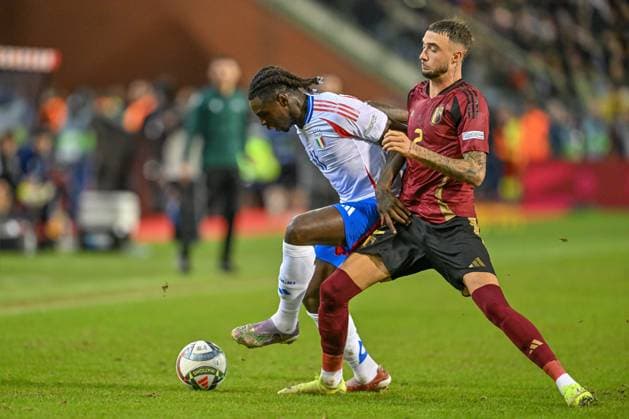 241114 UEFA NATIONS LEAGUE A2 - D5 BELGIUM VS ITALY Moise Kean (11) of Italy and Zeno Debast (2) of Belgium fighting for the ball during a soccer game between the national teams of Belgium, called the Red Devils and Italy, called Azzurri in the fifth game in group A2 in the UEFA Nations League , on Thursday 14 November 2024 in Brussels , Belgium . photo isosport David Catry BRUSSELS BELGIUM  Copyright: xx 485783