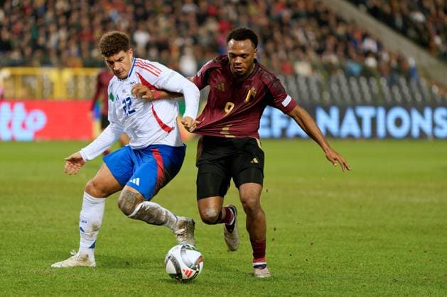 Giovanni Di Lorenzo of Italy in action against Lois Openda of Belgium during Belgium vs Italy, Football UEFA Nations Leage match in Brussel, Belgium, November 14 2024  Copyright: xEmmanuelexMastrodonato IPAxSportx xx IPA_51564981 IPA_Agency_IPA51564981