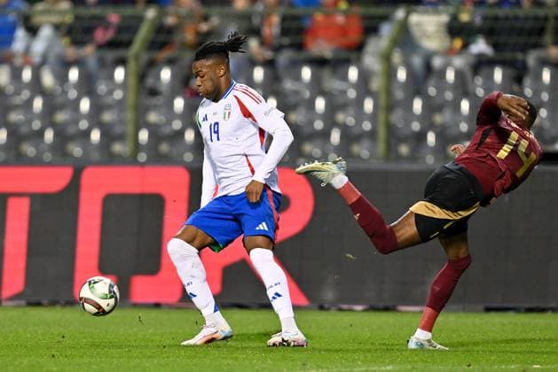 241114 UEFA NATIONS LEAGUE A2 - D5 BELGIUM VS ITALY Destiny Udogie (19) of Italy pictured in a duel with Dodi Lukebakio (14) of Belgium during a soccer game between the national teams of Belgium, called the Red Devils and Italy, called Azzurri in the fifth game in group A2 in the UEFA Nations League , on Thursday 14 November 2024 in Brussels , Belgium . photo isosport David Catry BRUSSELS BELGIUM  Copyright: xx 485799
