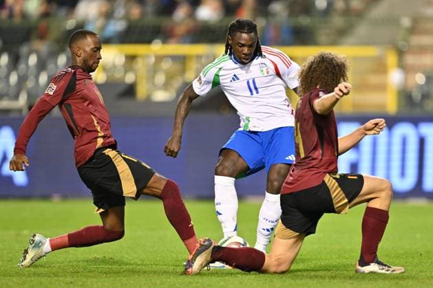 241114 UEFA NATIONS LEAGUE A2 - D5 BELGIUM VS ITALY Dodi Lukebakio (14) of Belgium and Wout Faes (4) of Belgium defending on Moise Kean (11) of Italy during a soccer game between the national teams of Belgium, called the Red Devils and Italy, called Azzurri in the fifth game in group A2 in the UEFA Nations League , on Thursday 14 November 2024 in Brussels , Belgium . photo isosport David Catry BRUSSELS BELGIUM  Copyright: xx 485811