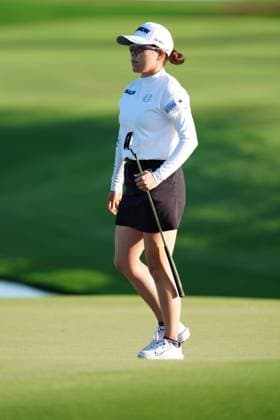 BELLEAIR, FL - NOVEMBER 14: LPGA, Golf Damen player Minami Katsu putts on the 18th hole on November 14, 2024, during the first round of the LPGA The ANNIKA driven by Gainbridge at Pelican Golf Club in Belleair, Florida. (Photo by Brian Spurlock Icon Sportswire) GOLF: NOV 14 LPGA The ANNIKA driven by Gainbridge at Pelican EDITORIAL USE ONLY Icon241114102