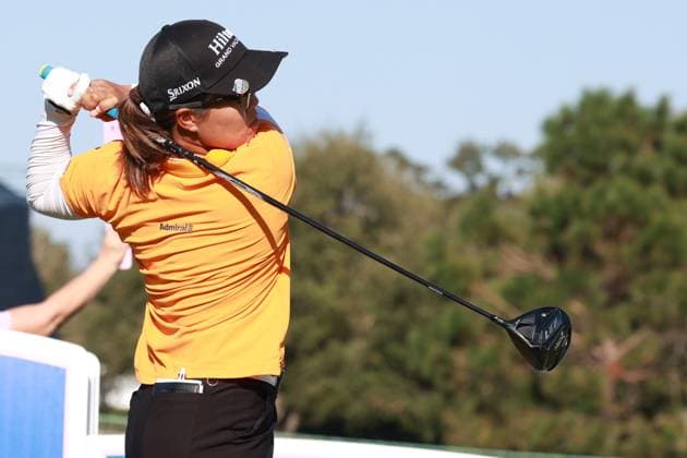 BELLEAIR, FL - NOVEMBER 14: LPGA, Golf Damen player Nasa Hataoka plays her tee shot on the 10th hole on November 14, 2024, during the first round of the LPGA The ANNIKA driven by Gainbridge at Pelican Golf Club in Belleair, Florida. (Photo by Brian Spurlock Icon Sportswire) GOLF: NOV 14 LPGA The ANNIKA driven by Gainbridge at Pelican EDITORIAL USE ONLY Icon241114111