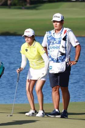 BELLEAIR, FL - NOVEMBER 14: PGA, Golf Herren player Mone Inami lines up her putt on the 9th hole on November 14, 2024, during the first round of the LPGA, Golf Damen The ANNIKA driven by Gainbridge at Pelican Golf Club in Belleair, Florida. (Photo by Brian Spurlock Icon Sportswire) GOLF: NOV 14 LPGA The ANNIKA driven by Gainbridge at Pelican EDITORIAL USE ONLY Icon241114119