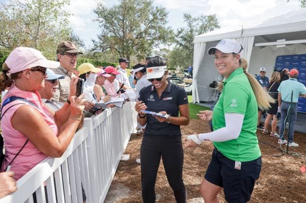 November 14, 2024, Belleair, Florida, USA: LPGA, Golf Damen tour players Bianca Pagdanganan, center, and Brittany Lincicome, right, pause to provide some autographs for fans after their rounds in The Annika on Thursday, Nov 14, 2024, at the Pelican Golf Club in Belleair. Belleair USA - ZUMAs70_ 20241114_zan_s70_035 Copyright: xDouglasxR.xCliffordx