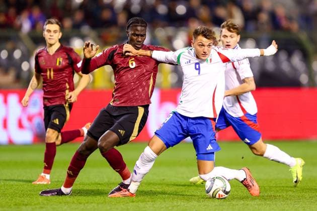 Belgium v Italy - UEFA Nations League 14 11 2024 BRUSSELS, BELGIUM - NOVEMBER 14 : Onana Amadou midfielder of Belgium battles for the ball with Retegui Mateo forward of Italy during the UEFA Nations League tournament League A Phase Group A2 match between Belgium and Italy on November 14, 2024 in Brussels, Belgium, 14 11 2024 Brussels Belgium  Copyright: xTomasxSiskx