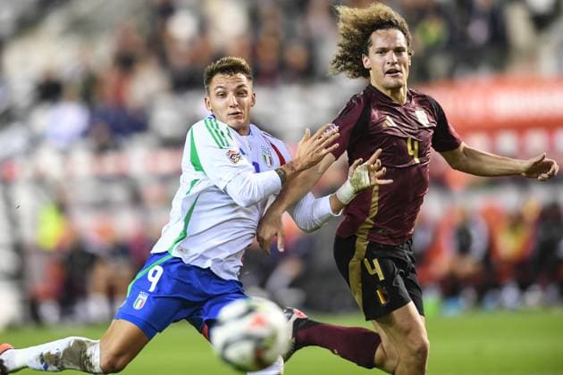 (241115) -- BRUSSELS, Nov. 15, 2024 -- Mateo Retegui (L) of Italy vies with Wout Faes of Belgium during the UEFA Nations League 2024 25 League A football match between Belgium and Italy in Brussels, Belgium, Nov. 14, 2024. ) (SP)BELGIUM-BRUSSELS-FOOTBALL-UEFA NATIONS LEAGUE A-ITALY VS BELGIUM PengxZiyang 
