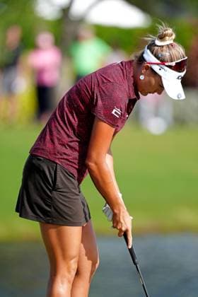 BELLEAIR, FL - NOVEMBER 14: PGA, Golf Herren player Lexi Thompson putts on the 18th hole on November 14, 2024, during the first round of the LPGA, Golf Damen The ANNIKA driven by Gainbridge at Pelican Golf Club in Belleair, Florida. (Photo by Brian Spurlock Icon Sportswire) GOLF: NOV 14 LPGA The ANNIKA driven by Gainbridge at Pelican EDITORIAL USE ONLY Icon241114132
