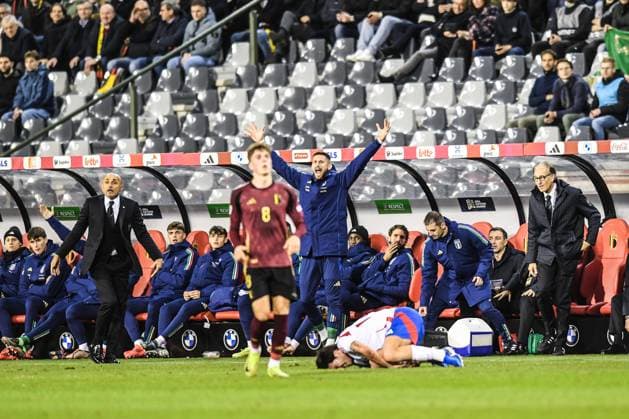(241115) -- BRUSSELS, Nov. 15, 2024 -- Italy s players on the bench complain to the referee during the UEFA Nations League 2024 25 League A football match between Belgium and Italy in Brussels, Belgium, Nov. 14, 2024. ) (SP)BELGIUM-BRUSSELS-FOOTBALL-UEFA NATIONS LEAGUE A-ITALY VS BELGIUM PengxZiyang 