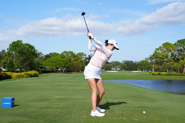 BELLEAIR, FL - NOVEMBER 14: LPGA, Golf Damen player Rose Zhang plays her tee shot on the first hole on November 14, 2024, during the first round of the LPGA The ANNIKA driven by Gainbridge at Pelican Golf Club in Belleair, Florida. (Photo by Brian Spurlock Icon Sportswire) GOLF: NOV 14 LPGA The ANNIKA driven by Gainbridge at Pelican EDITORIAL USE ONLY Icon241114159
