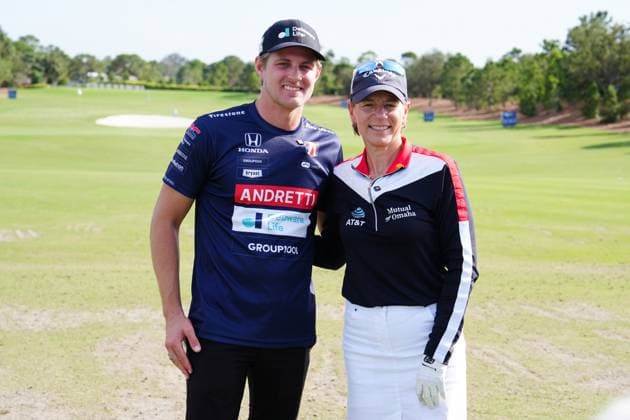 BELLEAIR, FL - NOVEMBER 14: Indy Car driver Marcus Ericsson and Hall of Fame golfer Annika Sorenstam pose for a photo on the driving range on November 14, 2024, during the first round of the LPGA, Golf Damen The ANNIKA driven by Gainbridge at Pelican Golf Club in Belleair, Florida. (Photo by Brian Spurlock Icon Sportswire) GOLF: NOV 14 LPGA The ANNIKA driven by Gainbridge at Pelican EDITORIAL USE ONLY Icon241114168