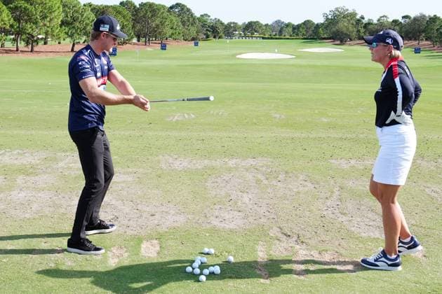 BELLEAIR, FL - NOVEMBER 14: Indy Car driver Marcus Ericsson gets a golf lesson from Hall of Fame golfer Annika Sorenstam on the driving range on November 14, 2024, during the first round of the LPGA, Golf Damen The ANNIKA driven by Gainbridge at Pelican Golf Club in Belleair, Florida. (Photo by Brian Spurlock Icon Sportswire) GOLF: NOV 14 LPGA The ANNIKA driven by Gainbridge at Pelican EDITORIAL USE ONLY Icon241114170