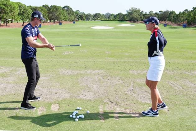 BELLEAIR, FL - NOVEMBER 14: Indy Car driver Marcus Ericsson gets a golf lesson from Hall of Fame golfer Annika Sorenstam on the driving range on November 14, 2024, during the first round of the LPGA, Golf Damen The ANNIKA driven by Gainbridge at Pelican Golf Club in Belleair, Florida. (Photo by Brian Spurlock Icon Sportswire) GOLF: NOV 14 LPGA The ANNIKA driven by Gainbridge at Pelican EDITORIAL USE ONLY Icon241114171