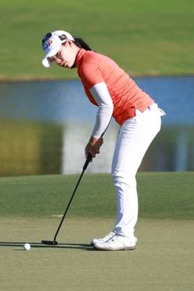 BELLEAIR, FL - NOVEMBER 14: LPGA, Golf Damen golfer Moriya Jutanugarn putts on the 12th hole on November 14, 2024, during the first round of the LPGA The ANNIKA driven by Gainbridge at Pelican Golf Club in Belleair, Florida. (Photo by Brian Spurlock Icon Sportswire) GOLF: NOV 14 LPGA The ANNIKA driven by Gainbridge at Pelican EDITORIAL USE ONLY Icon241114175