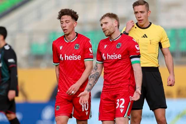 Germany, Hannover, 14 11 2024, Nachwuchsleistungszentrum NLZ, Hannover 96 vs 1 FC Magdeburg Friendly match, Jannik Rochelt Hannover 96 and Andreas Voglsammer Hannover 96 look dejected Hannover Nachwuchsleistungszentrum NLZ Germany eu-images-700