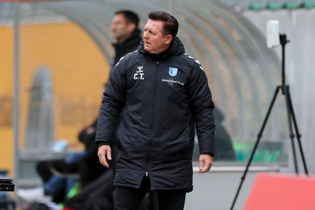 Germany, Hannover, 14 11 2024, Nachwuchsleistungszentrum NLZ, Hannover 96 vs 1 FC Magdeburg Friendly match, Coach Christian Titz 1 FC Magdeburg looks dejected Hannover Nachwuchsleistungszentrum NLZ Germany eu-images-700