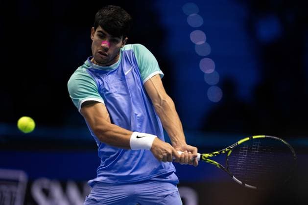 Spain s Carlos Alcaraz returns the ball to Germany s Alexander Zverev during& xa0;their singles tennis match of the ATP, Tennis Herren World Tour Finals at the Inalpi Arena, in Turin, Italy - - Friday, November 15, 2024.  Copyright: xMarcoxAlpozzi LaPressex