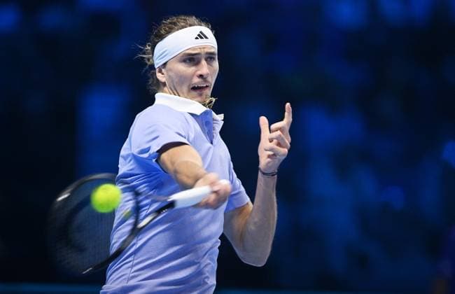 November 15, 2024, Turin: Alexander Zverev of Germany plays the match against Carlos Alcaraz of Spain during the match of Nitto ATP, Tennis Herren Finals in Turin, Italy, 15 November 2024 .. ANSA ALESSANDRO DI MARCO ATP Finals in Turin  - ZUMAa110 20241115_zaf_a110_039 Copyright: xAlessandroxDixMarcox