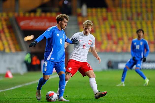 Fußball, U20 Elite League, Polen - Italien Bialystok, 15.11.2024 PILKA NOZNA MECZ ELITE LEAGUE REPREZENTACJI DO LAT 20: POLSKA - WLOCHY - - - U-20 ELITE LEAGUE FOOTBALL MATCH: POLAND - ITALY - - - NZ LUCA DI MAGGIO MATEUSZ KOWALCZYK Fot. Maciej Gilewski 058sport.pl NEWSPIX.PL --- newspix.pl 