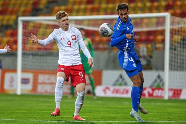 Fußball, U20 Elite League, Polen - Italien 15.11.2024 BIALYSTOK (POLAND) PILKA NOZNA (FOOTBALL) ELITE LEAGUE POLSKA U20 - WLOCHY U20 NZ JORDAN MAJCHRZAK CHIARODIA FABIO CRISTIAN FOTO KAMIL SWIRYDOWICZ CYFRASPORT NEWSPIX.PL --- Newspix.pl  241115CSKS037
