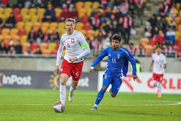 Fußball, U20 Elite League, Polen - Italien 15.11.2024 BIALYSTOK (POLAND) PILKA NOZNA (FOOTBALL) ELITE LEAGUE POLSKA U20 - WLOCHY U20 NZ BARTLOMIEJ SMOLARCZYK VAVASSORI DOMINIC FOTO KAMIL SWIRYDOWICZ CYFRASPORT NEWSPIX.PL --- Newspix.pl  241115CSKS041