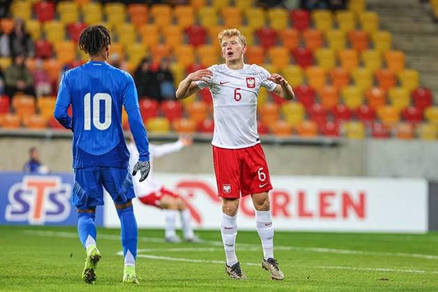 Fußball, U20 Elite League, Polen - Italien 15.11.2024 BIALYSTOK (POLAND) PILKA NOZNA (FOOTBALL) ELITE LEAGUE POLSKA U20 - WLOCHY U20 NZ MATEUSZ KOWALCZYK FOTO KAMIL SWIRYDOWICZ CYFRASPORT NEWSPIX.PL --- Newspix.pl  241115CSKS047