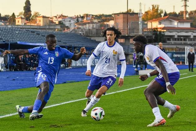 Fußball, U21 Länderspiel, Italien - Frankreich defender Michael Olabode Kayode (Italy) against midfielder Ayyoub Bouaddi (France) during Under 21 - Italy vs France, Friendly football match in Empoli, Italy, November 15 2024  Copyright: xFabioxFagiolini IPAxSportx xipa-x xx IPA_51589164 IPA_Agency_IPA51589164