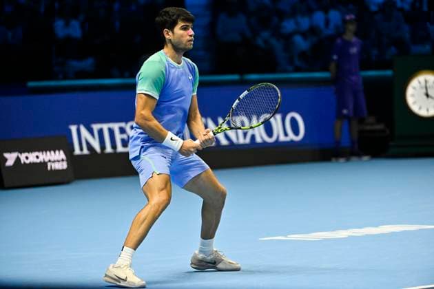 November 15, 2024: Carlos Alcaraz of Spain in action against Alexander Zverev of Germany during their Men s Single s Nitto ATP, Tennis Herren Finals match during day one of the Nitto ATP Finals at Inalpi Arena on November 15, 2024 in Turin, Italy. - ZUMAg210 20241115_abp_g210_098 Copyright: xStefanoxGuidix