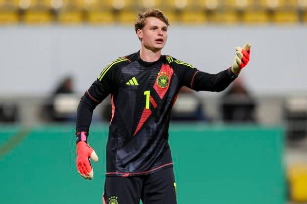 Germany, Aachen, 15 11 2024, Tivoli, Germany vs Denmark U21 Friendly match, Goalkeeper Jonas Urbig Germany gestures Aachen Tivoli Germany eu-images-700