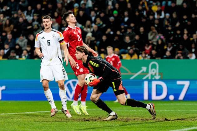 U21 international match Germany Denmark 15 11 2024 Jonas Urbig Germany, 1 holds a ball U21 international match Germany Denmark Aachen, Tivoli on 15 11 2024 Copyright: xBEAUTIFULxSPORTS Wunderlx