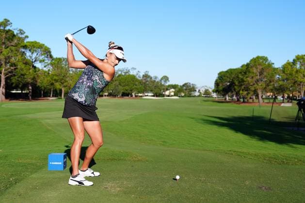 BELLEAIR, FL - NOVEMBER 15: LPGA, Golf Damen golfer Lexi Thompson plays her tee shot on the 5th hole on November 15, 2024, during the second round of the LPGA The ANNIKA driven by Gainbridge at Pelican Golf Club in Belleair, Florida. (Photo by Brian Spurlock Icon Sportswire) GOLF: NOV 15 LPGA The ANNIKA driven by Gainbridge at Pelican EDITORIAL USE ONLY Icon24111526