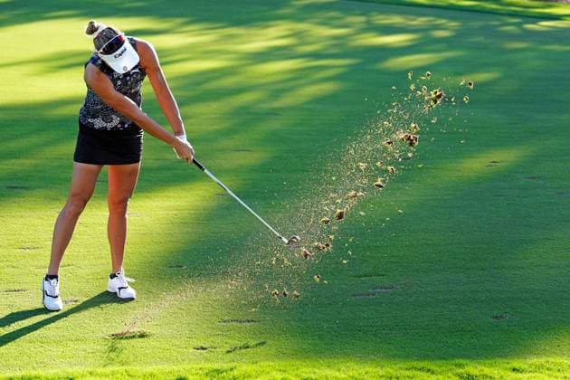 BELLEAIR, FL - NOVEMBER 15: LPGA, Golf Damen golfer Lexi Thompson plays her second shot on the 4th hole on November 15, 2024, during the second round of the LPGA The ANNIKA driven by Gainbridge at Pelican Golf Club in Belleair, Florida. (Photo by Brian Spurlock Icon Sportswire) GOLF: NOV 15 LPGA The ANNIKA driven by Gainbridge at Pelican EDITORIAL USE ONLY Icon24111531