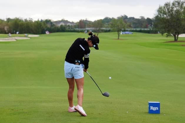 BELLEAIR, FL - NOVEMBER 15: LPGA, Golf Damen golfer Lydia Ko plays her tee shot on the 2nd hole on November 15, 2024, during the second round of the LPGA The ANNIKA driven by Gainbridge at Pelican Golf Club in Belleair, Florida. (Photo by Brian Spurlock Icon Sportswire) GOLF: NOV 15 LPGA The ANNIKA driven by Gainbridge at Pelican EDITORIAL USE ONLY Icon24111541