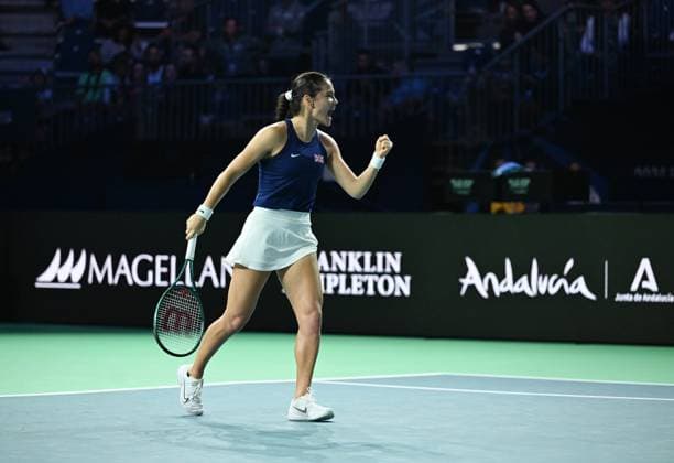 Sport Themen der Woche KW46 2024 BJK Cup Finals Tie 1Round Germany vs. Great Britain 1.Match Jule Niemeier (GER) vs. Emma Raducanu (GBR) Emma Raducanu (GBR) *** 2024 BJK Cup Finals Tie 1Round Germany vs Great Britain 1 Match Jule Niemeier GER vs Emma Raducanu GBR Emma Raducanu GBR