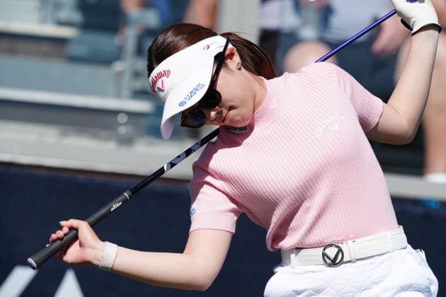 BELLEAIR, FL - NOVEMBER 15: LPGA, Golf Damen golfer Yuna Nishimura stretches on the 10th tee on November 15, 2024, during the second round of the LPGA The ANNIKA driven by Gainbridge at Pelican Golf Club in Belleair, Florida. (Photo by Brian Spurlock Icon Sportswire) GOLF: NOV 15 LPGA The ANNIKA driven by Gainbridge at Pelican EDITORIAL USE ONLY Icon24111572