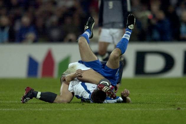Archivbilder der Woche SPORT KW46 21SN_GER_FAR_SP.jpg Freistil; Qf; Fussball Laenderspiel EM Qualifikation Deutschland - Faroeer 2:1; am 16.10.2002. *** 21SN GER FAR SP jpg Freestyle Qf Soccer international EM qualification Germany Faroeer 2 1 on 16 10 2002