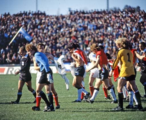 Archivbilder der Woche SPORT KW46 21.06.1978 Österreich - Deutschland Argentinien, Cordoba, 21.06.1978, Fussball, FIFA WM 1978 in Argentinien, Österreich - DFB Deutschland (3:2): v.l. Sepp Maier, Hansi Müller, Rüdiger Abramczyk (alle Deutschland). *** 21 06 1978 Austria Germany Argentina, Cordoba, 21 06 1978, Soccer, FIFA World Cup 1978 in Argentina, Austria DFB Germany 3 2 f l Sepp Maier, Hansi Müller, Rüdiger Abramczyk all Germany
