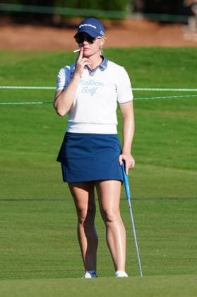 BELLEAIR, FL - NOVEMBER 15: LPGA, Golf Damen golfer Charley Hull smokes on the 10th hole on November 15, 2024, during the second round of the LPGA The ANNIKA driven by Gainbridge at Pelican Golf Club in Belleair, Florida. (Photo by Brian Spurlock Icon Sportswire) GOLF: NOV 15 LPGA The ANNIKA driven by Gainbridge at Pelican EDITORIAL USE ONLY Icon24111575
