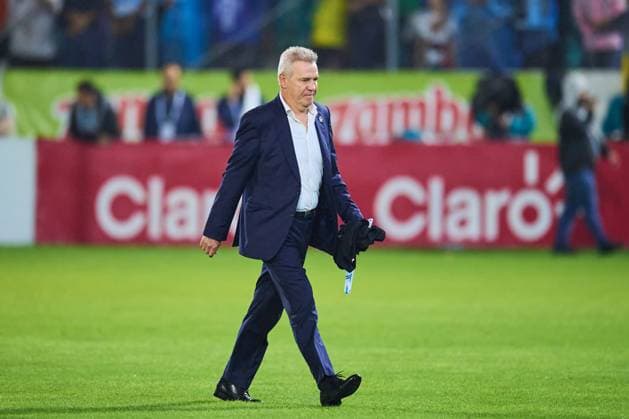 Fußball, CONCACAF Nations League, Mexikos Trainer Javier Aguirre durch Wurfgeschoss verletzt RECORD DATE NOT STATED IV CONCACAF NATIONS LEAGUE 2024-2025 Honduras vs Mexico Javier Aguirre head coach of Mexico during the Quarterfinals first leg match between Honduras and Mexican national team, Nationalteam (Mexico) as part of the Concacaf Nations League 2024-2025 at Francisco Morazan Stadium on November 15, 2024 in San Pedro Sula, Honduras. SAN PEDRO SULA HONDURAS HONDURAS  Copyright: xJosexLuisxMelgarejox 20241115201908_CNL_CFI_HON_MEX_AGUIRRE67