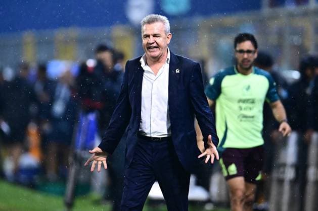 Fußball, CONCACAF Nations League, Mexikos Trainer Javier Aguirre durch Wurfgeschoss verletzt RECORD DATE NOT STATED IV CONCACAF NATIONS LEAGUE 2024-2025 Honduras 2-0 Mexico Javier Aguirre of Mexico during the Quarterfinals first leg match between Honduras and Mexican national team, Nationalteam (Mexico) as part of the Concacaf Nations League 2024-2025 at Francisco Morazan Stadium on November 15, 2024 in San Pedro Sula, Honduras. SAN PEDRO SULA HONDURAS HONDURAS  Copyright: xAdrianxMaciasx 20241115223449_CNL_CFI_HON_MEX_AGUIRRE198