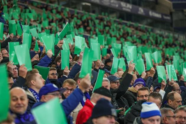 Sport Themen der Woche KW46 Sport Bilder des Tages 14.11.2024, Fussball, Saison 2024 2025, Mitgliederversammlung 2024 - FC Schalke 04, Mitglieder stimmen mit der grünen Stimmkarte ab. Gelsenkirchen Veltins Arena NRW Deutschland xRHR-FOTO TRx *** 14 11 2024, Football, Season 2024 2025, General Meeting 2024 FC Schalke 04, Members vote with the green voting card Gelsenkirchen Veltins Arena NRW Germany xRHR PHOTO TRx Copyright: TimxRehbein RHR-FOTOx RHR-FOTO TR