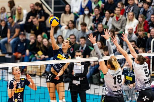 16 11 2024, GER, Volleyball, Women, 1 BL, Main Round, Season 24 25, Schwarz Weiss Erfurt VfB 91 Suhl Lotto Thueringen Julia De Paula Viana VfB 91 Suhl Lotto Thueringen Kaylee Oscarson Schwarz Weiss Erfurt Isabella Noble Schwarz Weiss Erfurt 99089 Erfurt Sporthalle Sportanlage Rieths Thüringen Germany