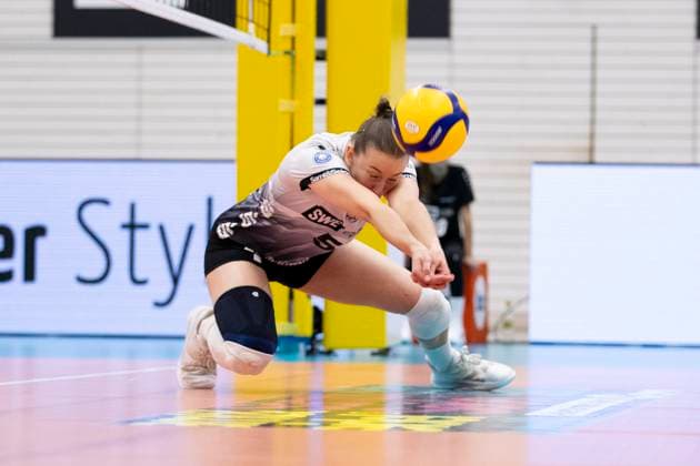 1 Volleyball Bundesliga Women Schwarz Weiss Erfurt vs VfB Suhl LOTTO Thüringen Erfurt 16 11 2024 Isabella Noble 5 Schwarz Weiss Erfurt 1 Volleyball Bundesliga Women Schwarz Weiss Erfurt vs VfB Suhl LOTTO Thüringen Riethsporthalle Erfurt 16 11 2024 Copyright: xBEAUTIFULxSPORTS Duehringx